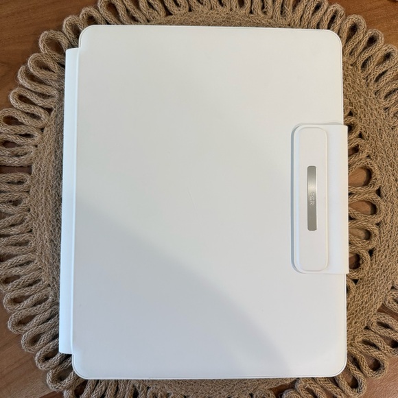 ESR White Tablet Keyboard Case - Picture 3 of 5